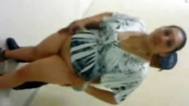 Mindi Mink aime les gros seins naturels video jeune nudiste d'Ella Knox