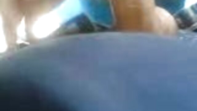 Ado aux cheveux noirs baisée video nudiste ado par un baiseur expérimenté