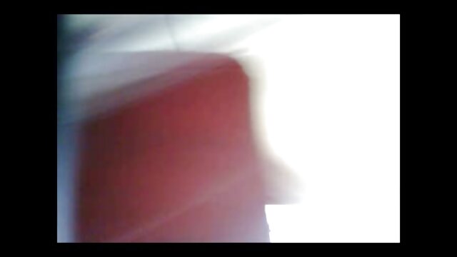 Jeune bimbo sexe chez les nudistes