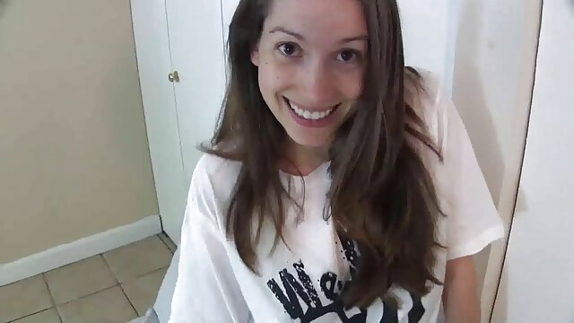 La belle-soeur latina teen porno naturistes mignonne Katya Rodriguez surprise et baisée