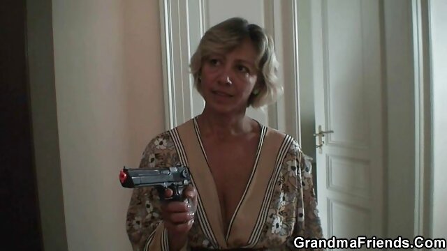 blonde sexe amateur naturiste vs mec tatoué sexfight en octogone