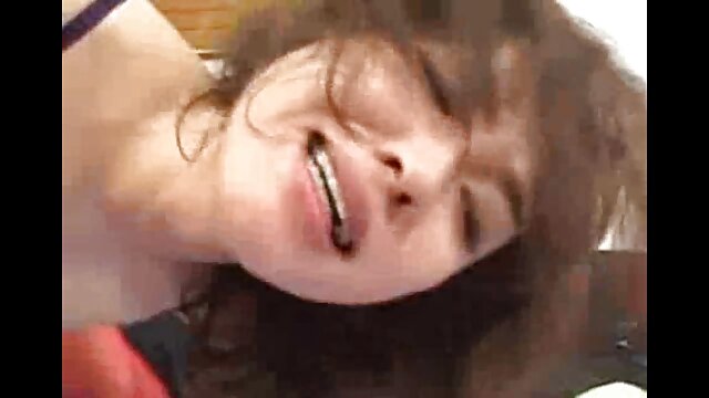Horny lesbiennes bite nudiste putain serré rasé CHATTE et cul avec gode