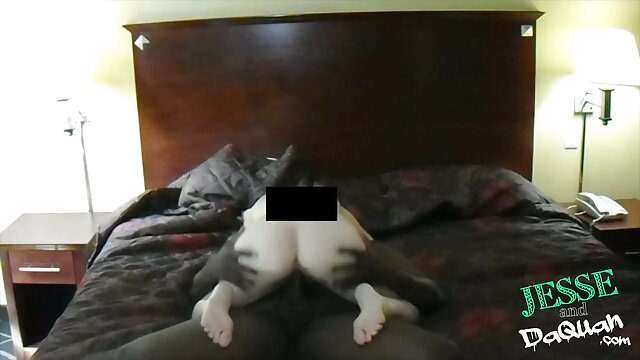 Siri ne nudiste video porno séduit pas son père