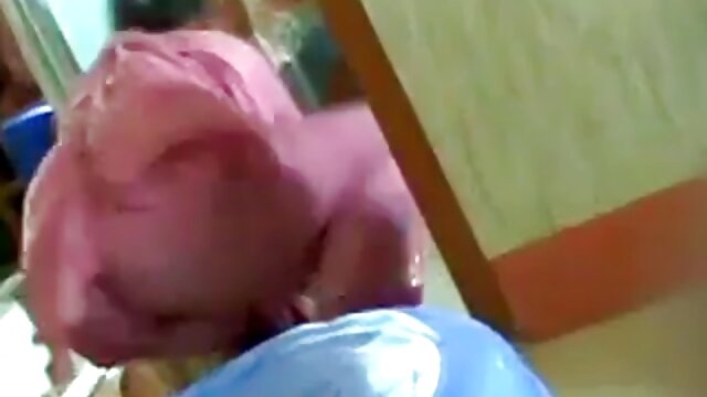 Deux video amateur nudiste putes chaudes se connectent avec des mecs dans Forsome