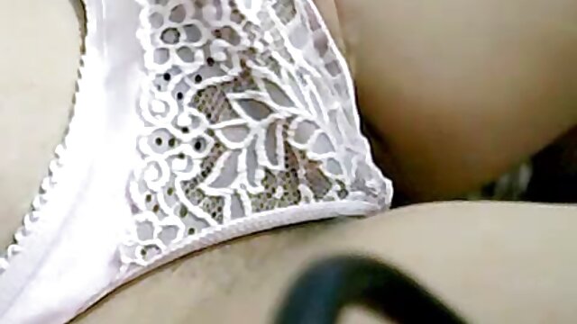 Un mec mature se lance dans le sexe spontané avec une jeune naturistes porno adolescente séduisante
