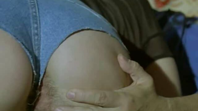 Un vieil homme d'affaires ne peut pas dire nudiste porno non à la magnifique petite amie de son fils