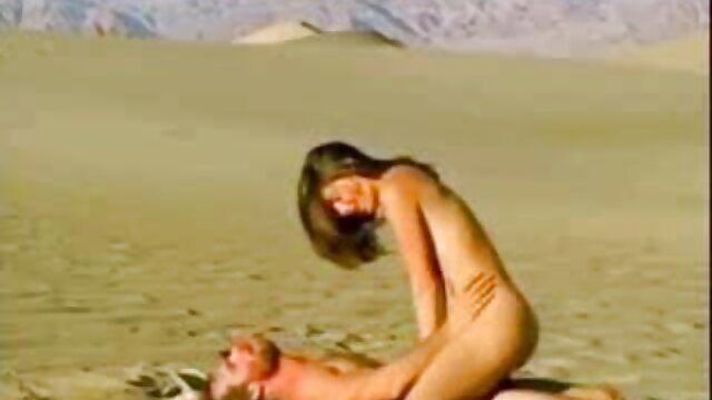 Une femme plus âgée veut dire partie amusante plage nu sex 78