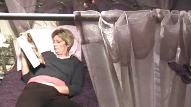 Ma maman sexy se video nudiste voyeur fait baiser par notre nouveau voisin