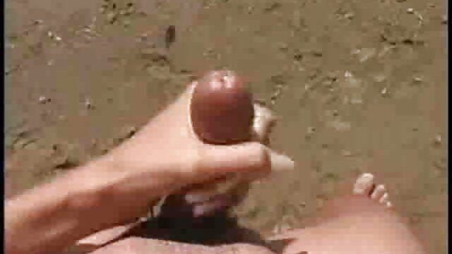 DADDY4K. Papa mature video naturiste porno reçoit une pipe et baise une ado rasée.