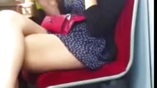 Elle tenait ses talons hauts derrière naturiste video x ses épaules