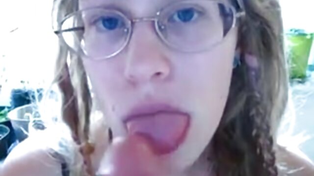 Dyked - Hot Teens jouent aux jeux vidéo et aux video sexe nudiste chattes