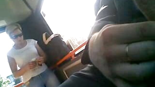 Femme amateur blonde aux gros seins se film porno naturiste prend une bonne bite