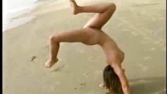Une ado tchèque qui suce nudiste mature une bite se fait éjaculer sur le visage