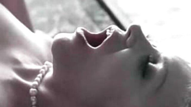 All Internal présente Sophie Lynx dans une scène video x plage naturiste de creampie dégoulinante