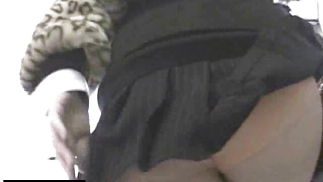 Véritable strip-tease (D) camping naturiste porno