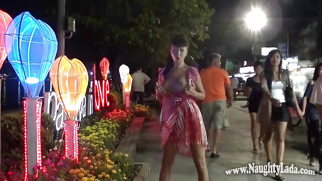 Orgie amateur chez amatrice nudiste Caroline