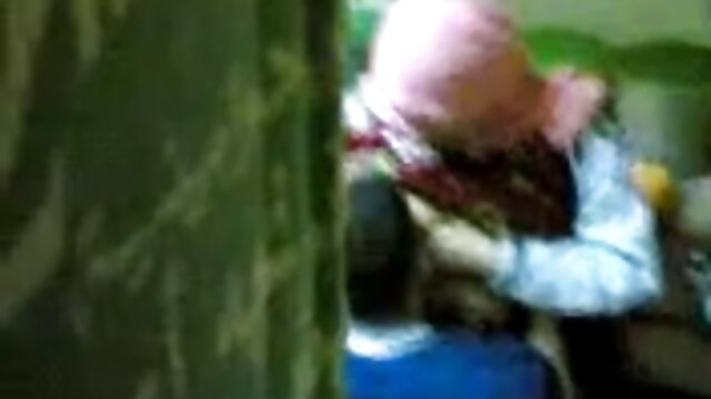 Deux chaudes lesbiennes cuisine scène camping nudiste xxx de chatte