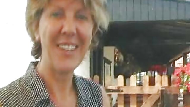 Allemand mature salope MILF xnxx nudiste 2 (recoloré)