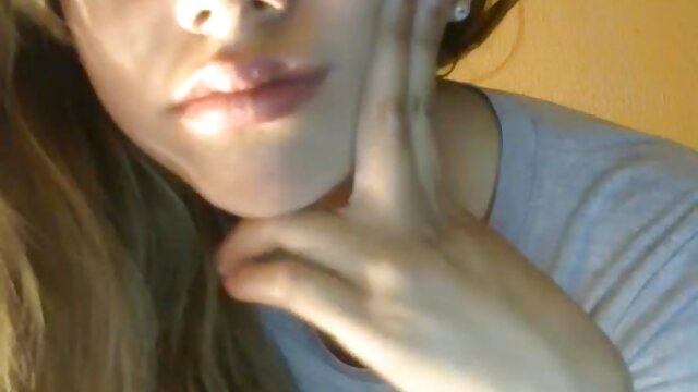 Julia Taylor trio video amateur plage naturiste et cumshoot incroyable dans son visage